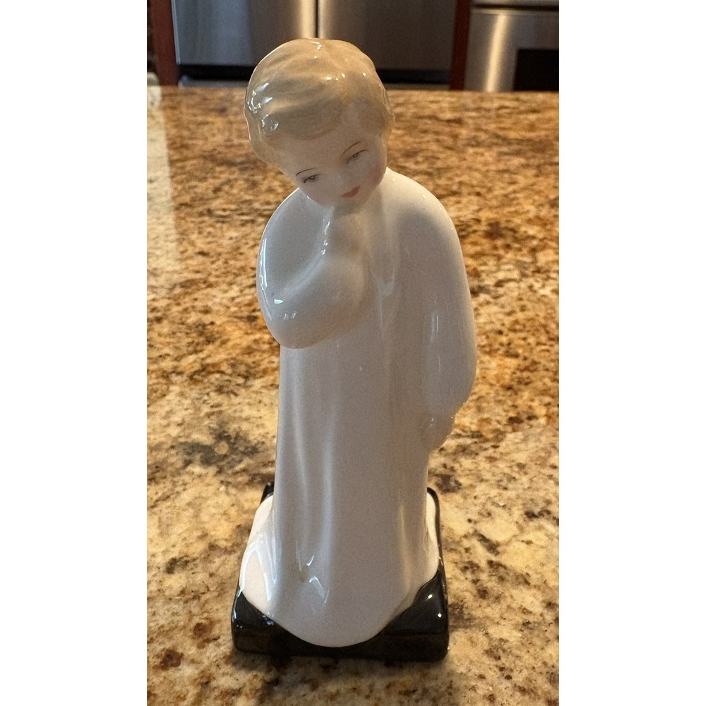 Royal Doulton Figurine "Darling" HN 1985 - 5" Bone China Made In England